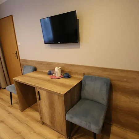 自动露营公园 * 耶莱尼亚古拉